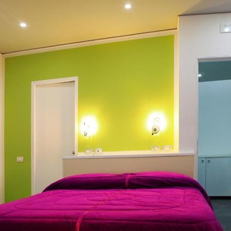 The Fresh Glamour Accommodation نابولي الغرفة الصورة